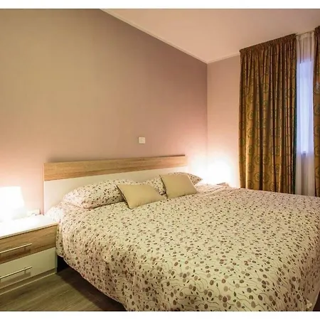 ホテル Perhat Porec Comfortable 4*