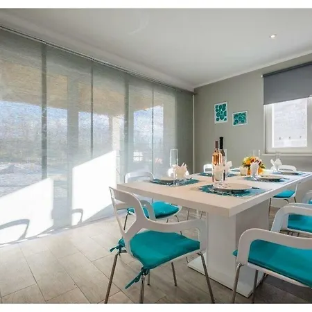 ホテル Perhat Porec Comfortable 4*